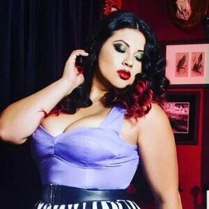 EUC PUG Varla Top in Lavender